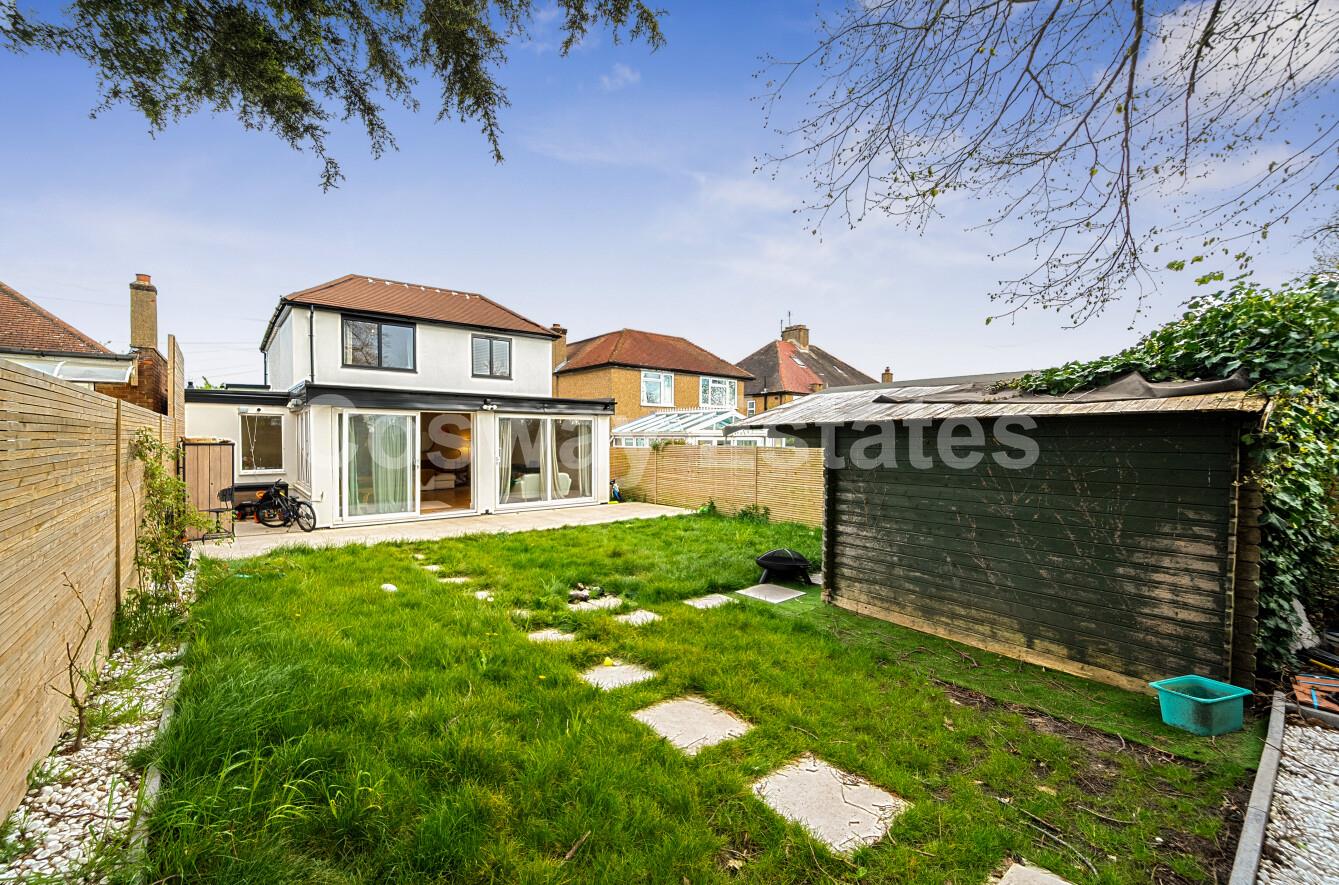 Featherstone Road, Mill Hill, NW7, London